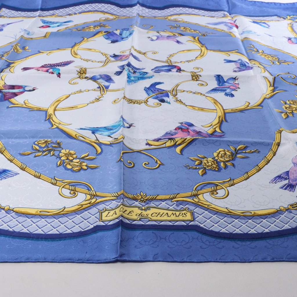 Hermès Carré 90 "LA CLE des CHAMPS" Silk handkerchief in Blue