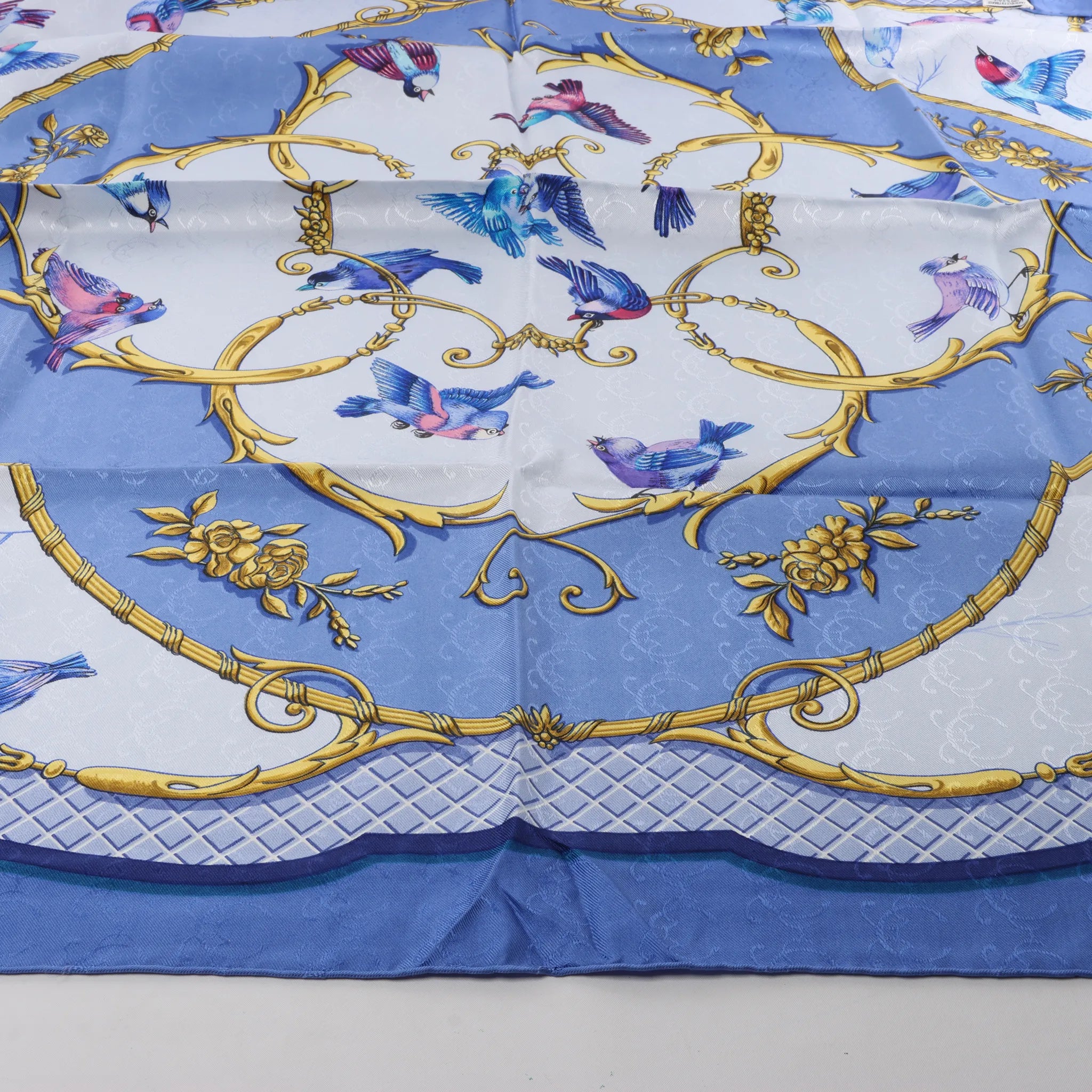 Hermès Carré 90 "LA CLE des CHAMPS" Silk handkerchief in Blue