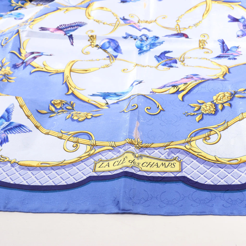 Hermès Carré 90 "LA CLE des CHAMPS" Silk handkerchief in Blue