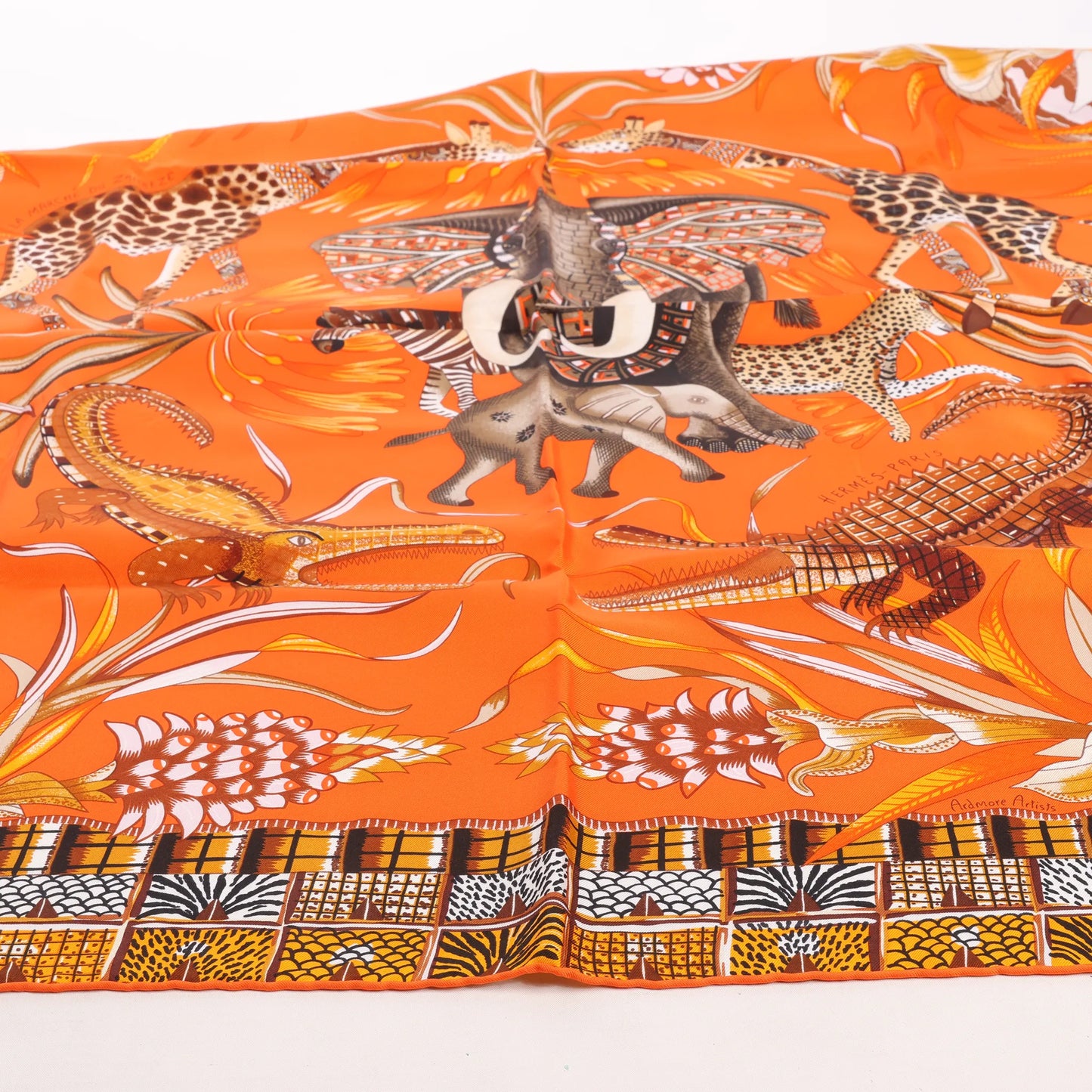 Hermès Carré 90 „LA MARCHE Du ZAMBEZE“ Seidentaschentuch in Orange