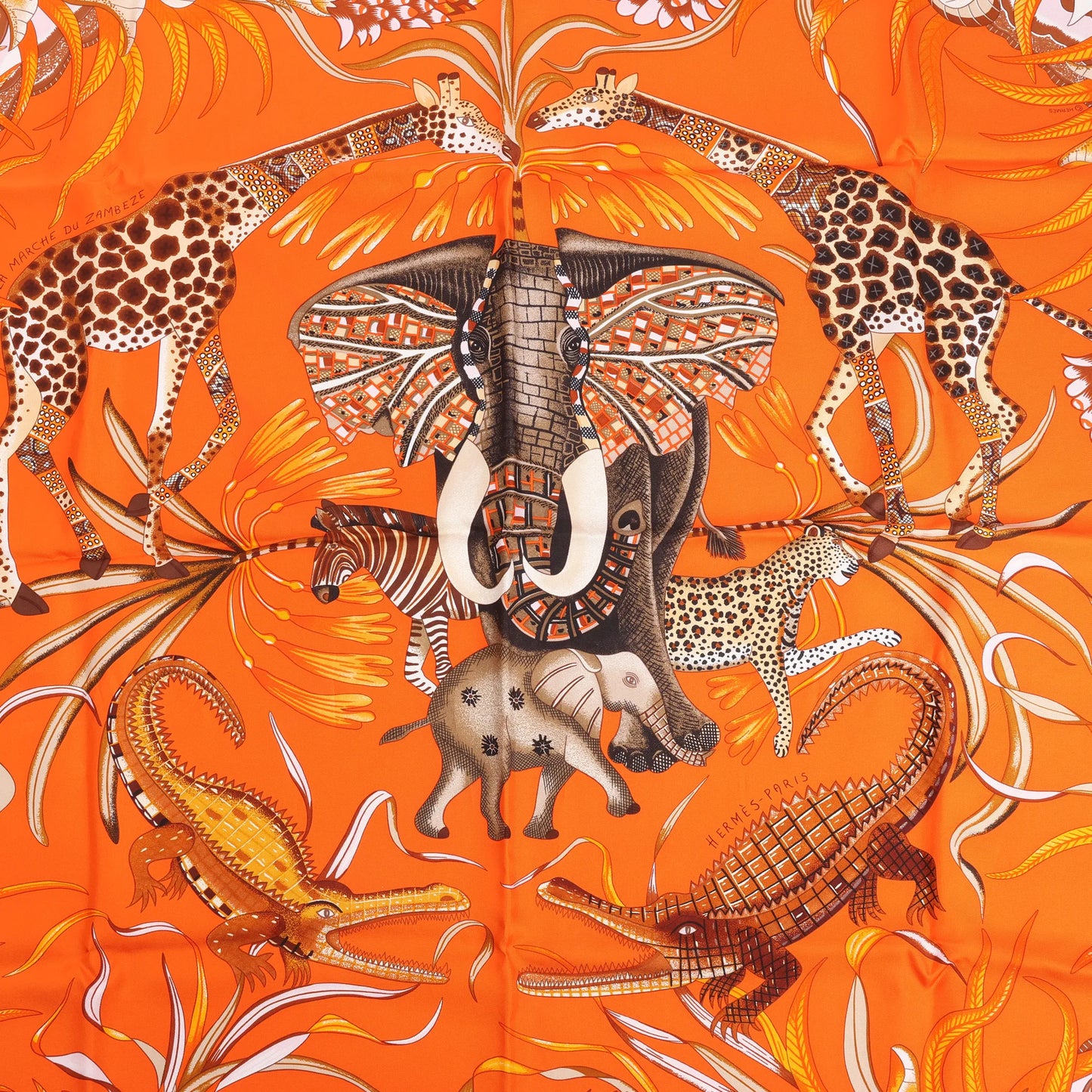 Hermès Carré 90 „LA MARCHE Du ZAMBEZE“ Seidentaschentuch in Orange