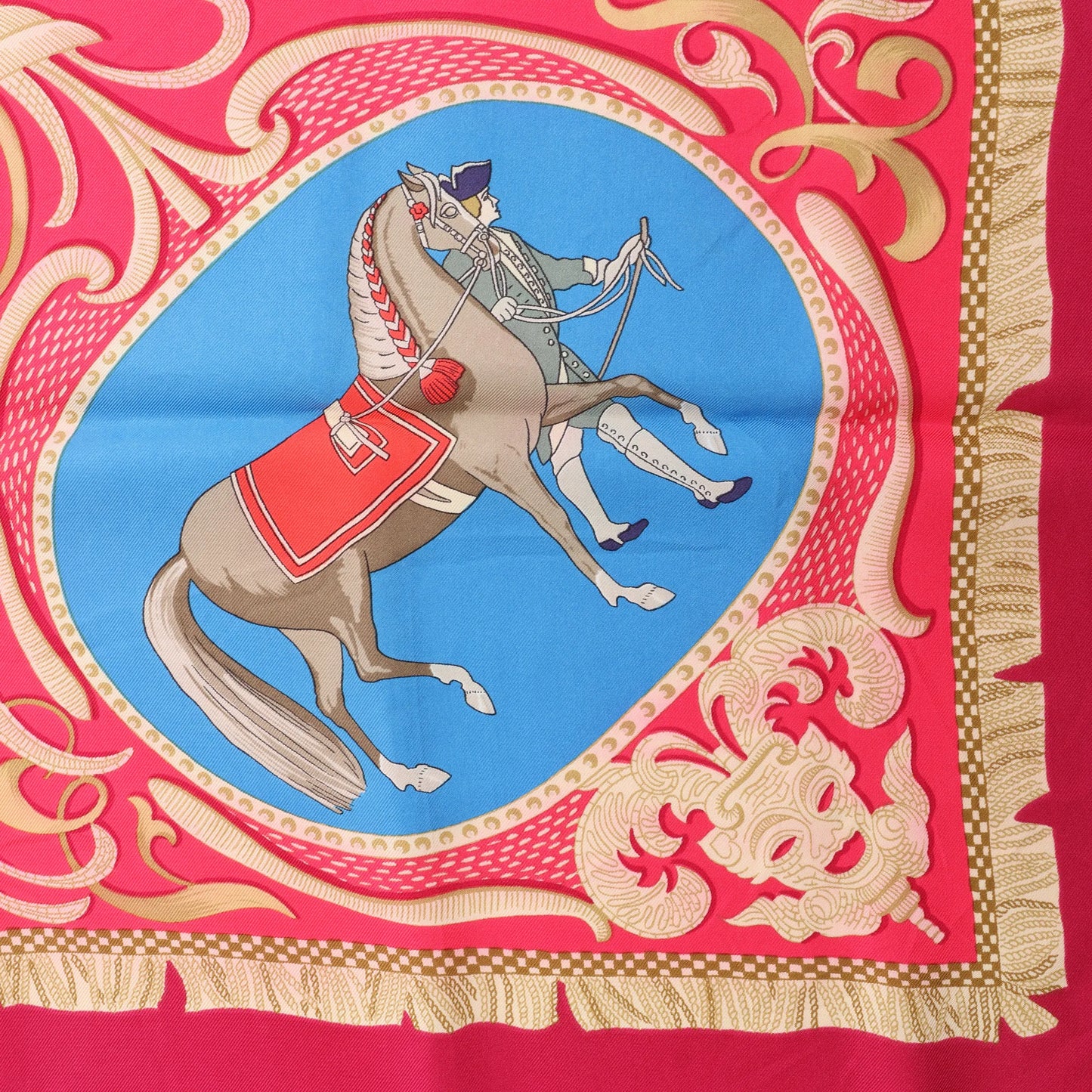 Hermès Carré 90 „LA PRESENTATION“ Seidentaschentuch in Burgunderrot