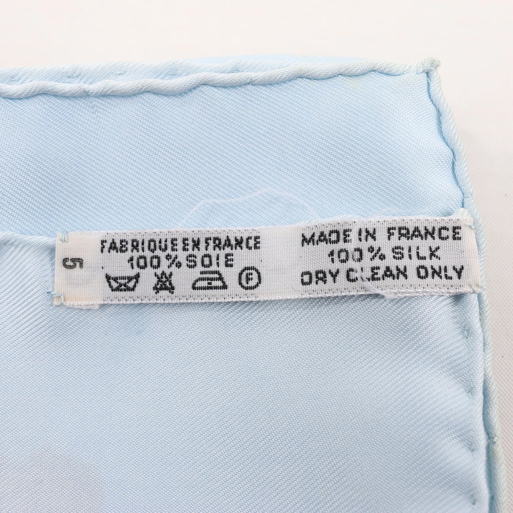 Hermès Carré 90 "LA PROMENADE DE LONGCHAMPS" Silk handkerchief in Blue