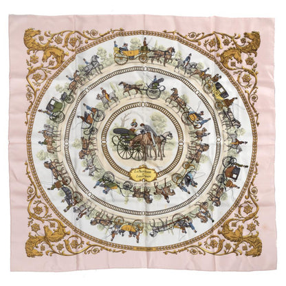 The Hermès Carré 90 “La Promenade de Longchamps” silk scarf in pink showcases an elegant equestrian carriage motif framed by ornate golden scrollwork. Luxurious and timeless, it’s perfect for collectors and style enthusiasts.