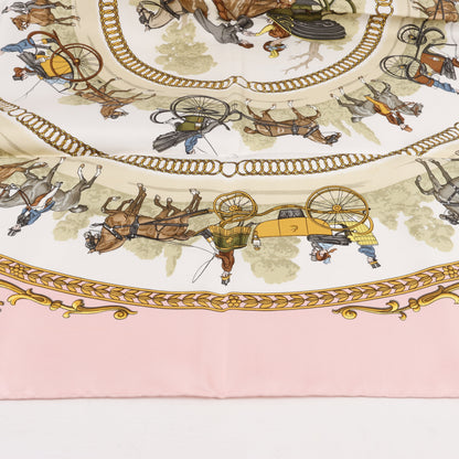 Hermès Carré 90 „LA PROMENADE DE LONGCHAMPS“ Seidentaschentuch in Rosa