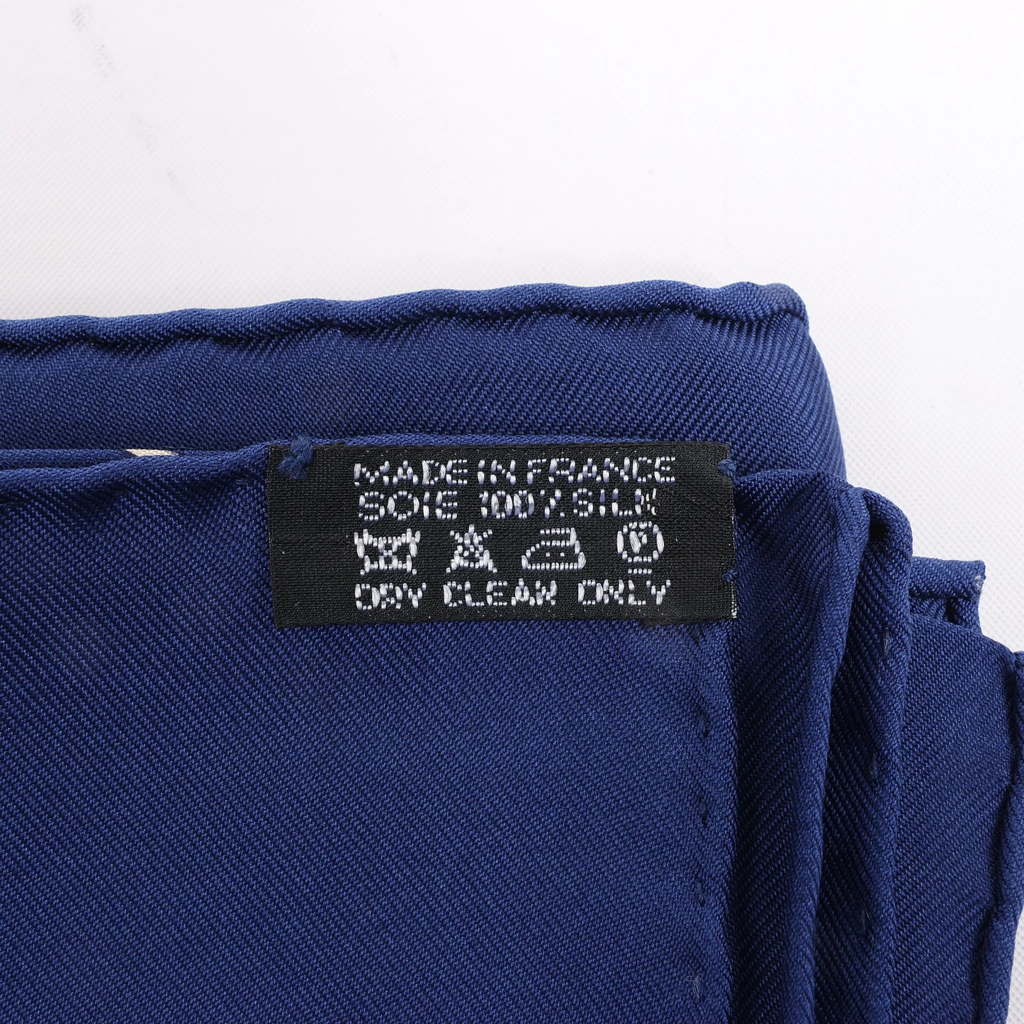 Hermès Carré 90 "LA VIE DU GRAND NORD" Silk handkerchief in Navy Blue