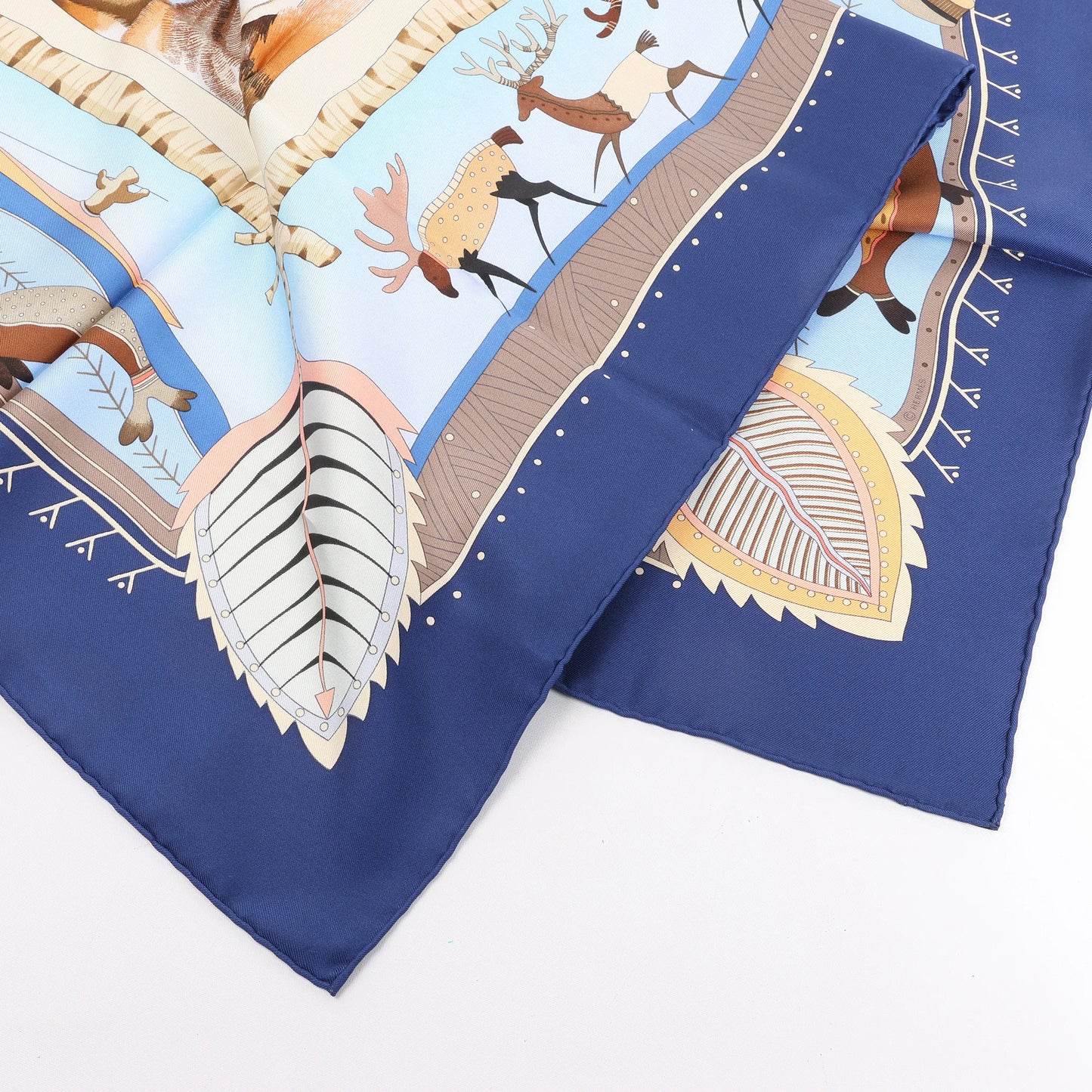 Hermès Carré 90 "LA VIE DU GRAND NORD" Silk handkerchief in Navy Blue