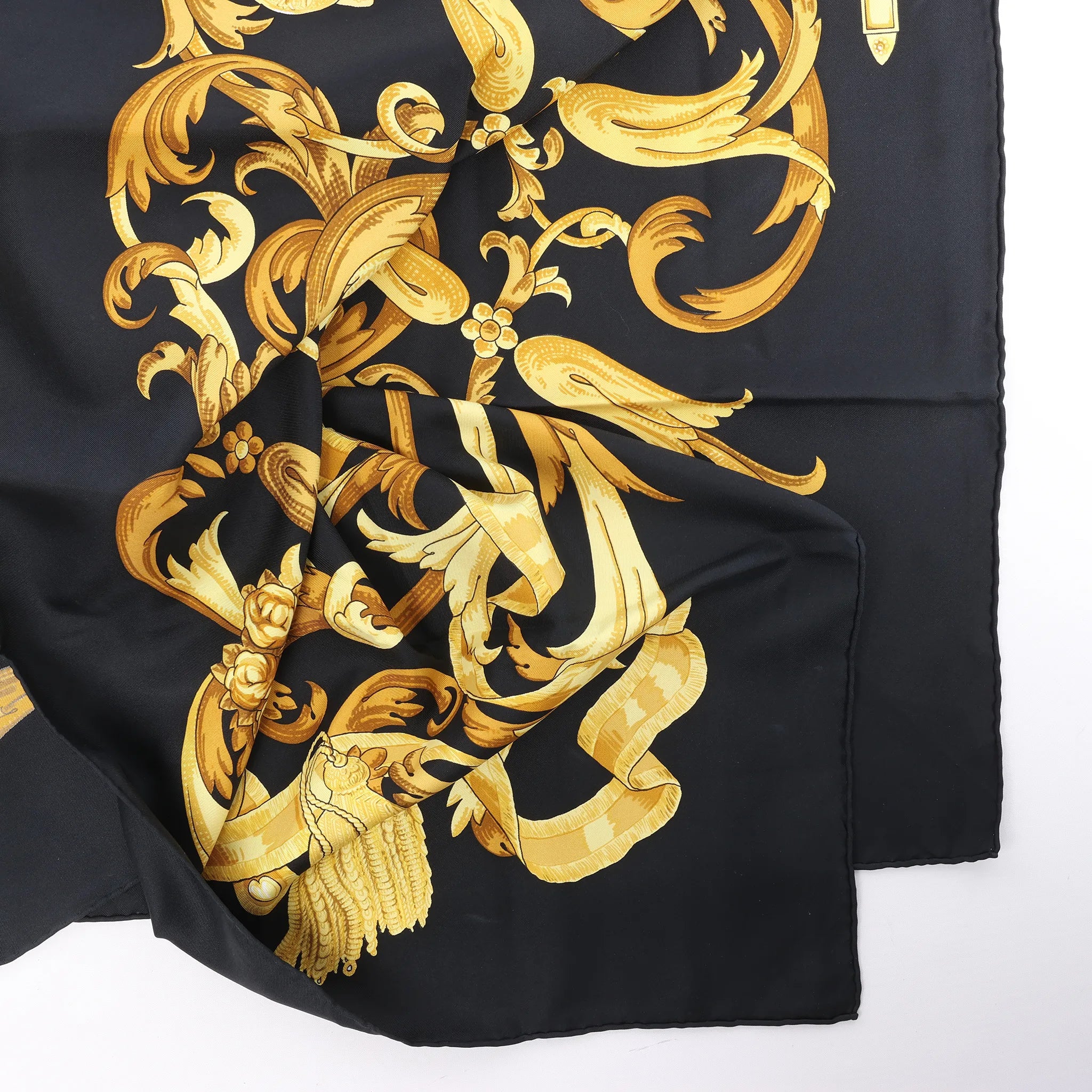 Hermès Carré 90 "LE MORS A LA CONETABLE" Silk handkerchief in Black x Gold