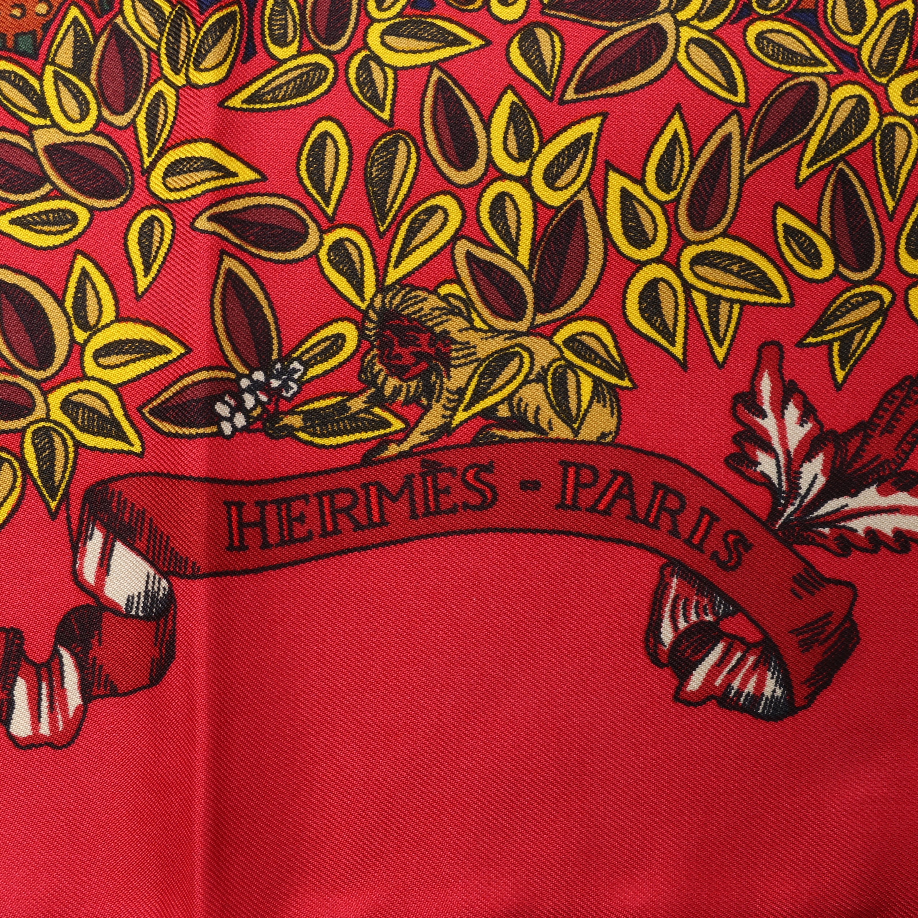 Hermès Carré 90 "LE PARADIS DU ROY" 100% Silk Scarf in Red