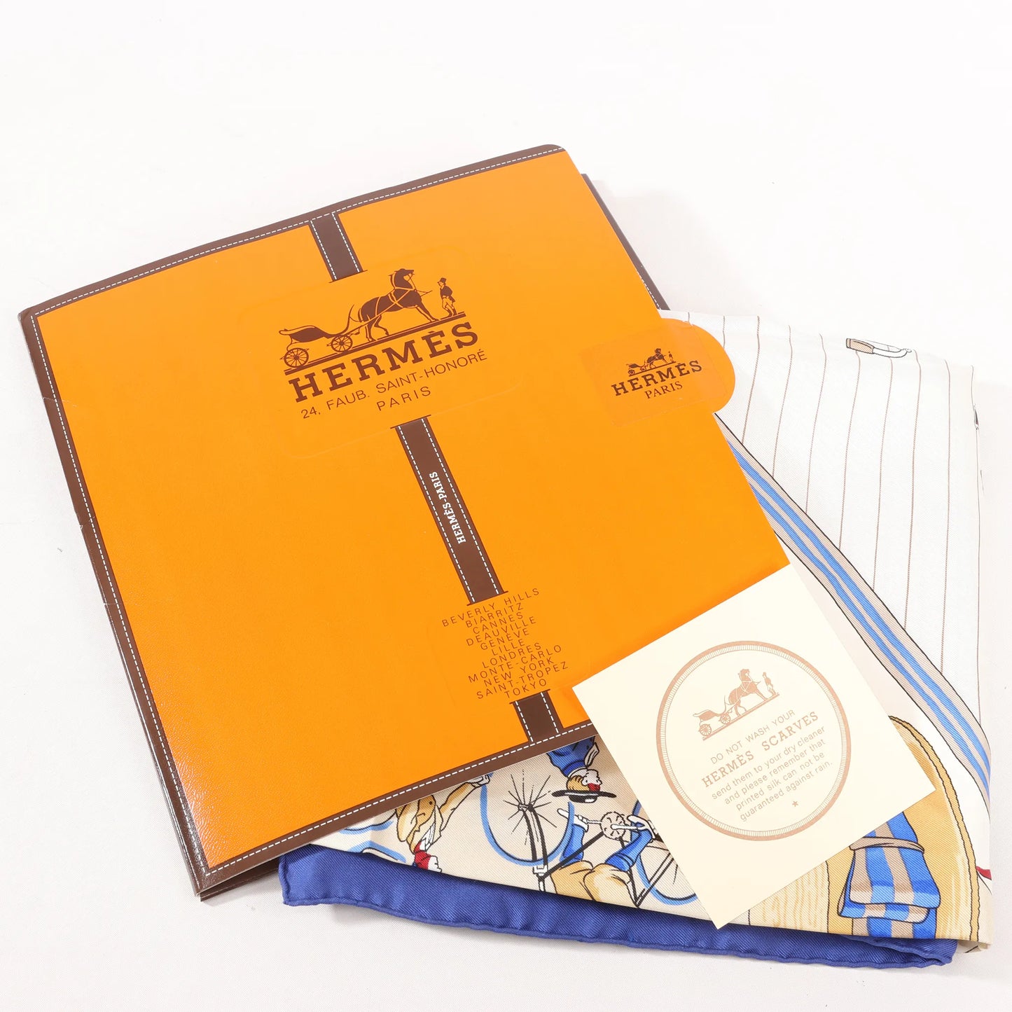 Hermès Carré 90 „LES BECANES“ Seidentaschentuch in Blau x Weiß