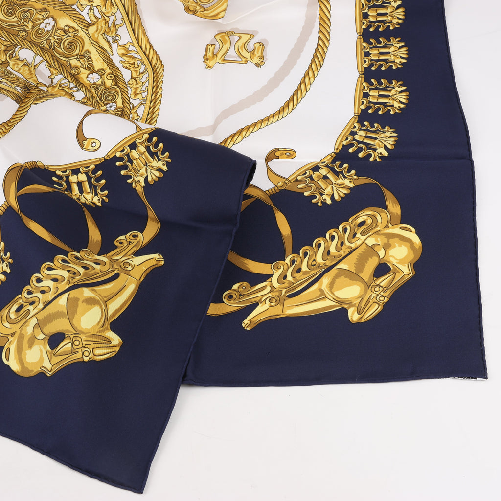 Hermès Carré 90 "LES CAVALIERS D'OR" Silk handkerchief in Navy Blue