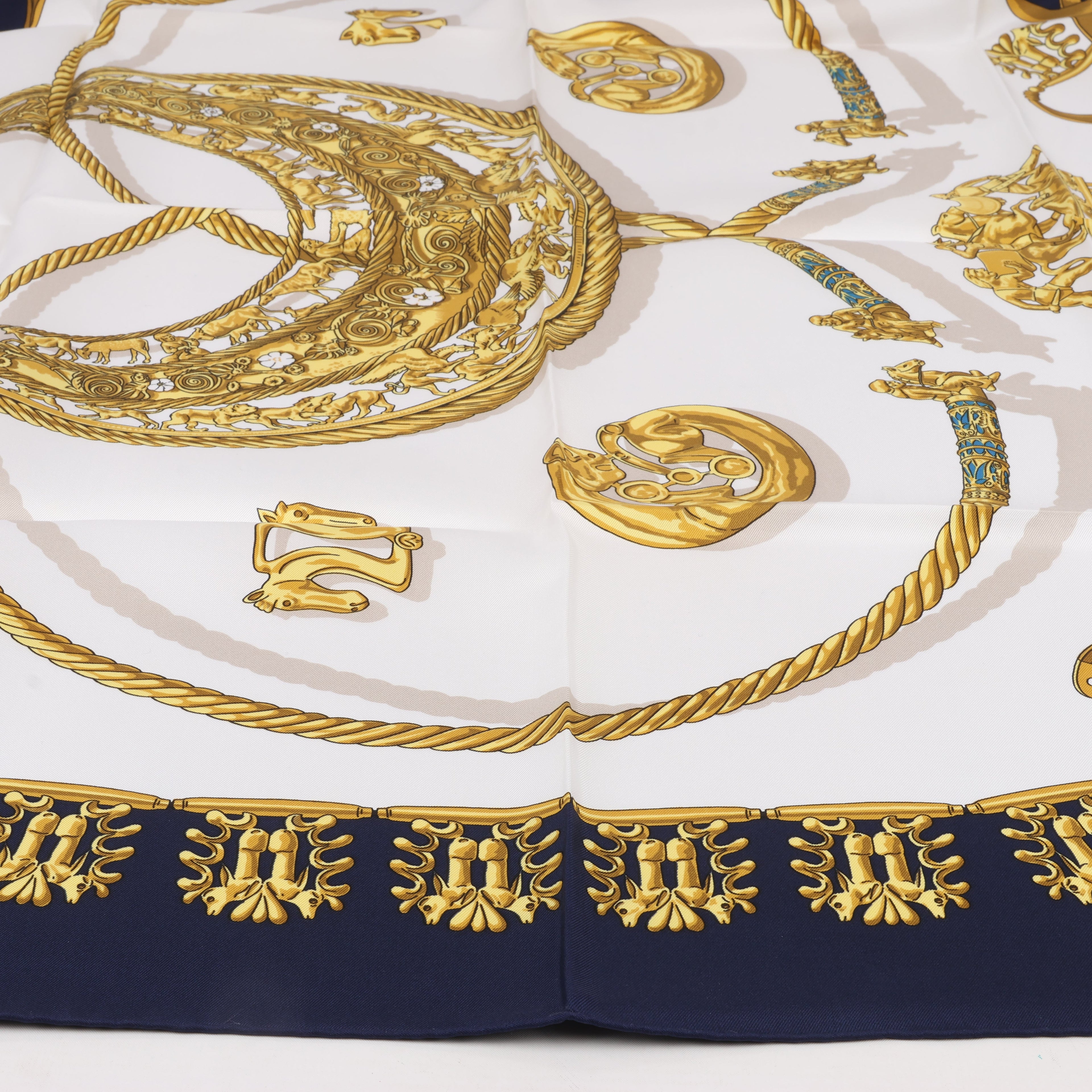 Hermès Carré 90 "LES CAVALIERS D'OR" Silk handkerchief in Navy Blue