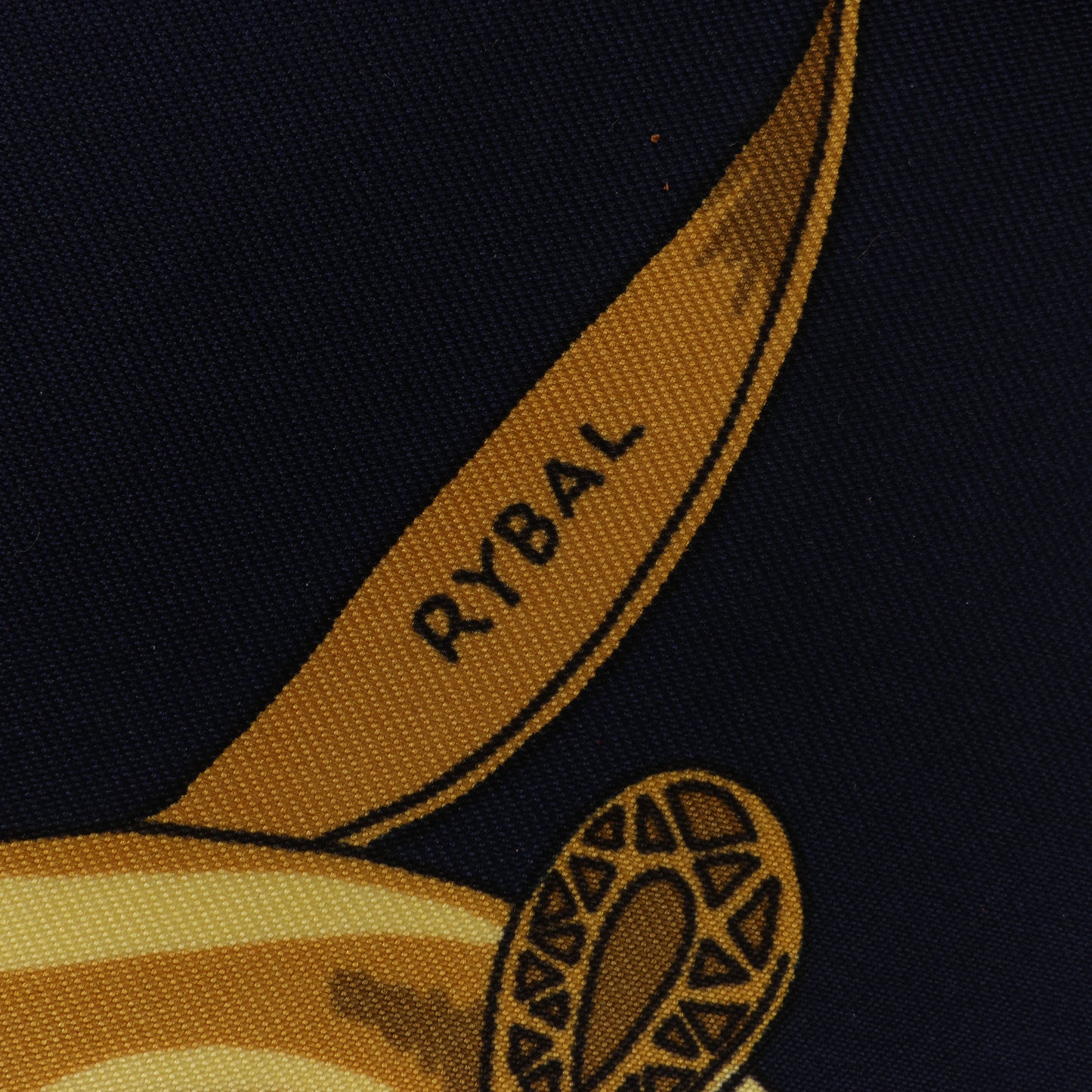 Hermès Carré 90 „LES CAVALIERS D'OR“ Seidentaschentuch in Marineblau