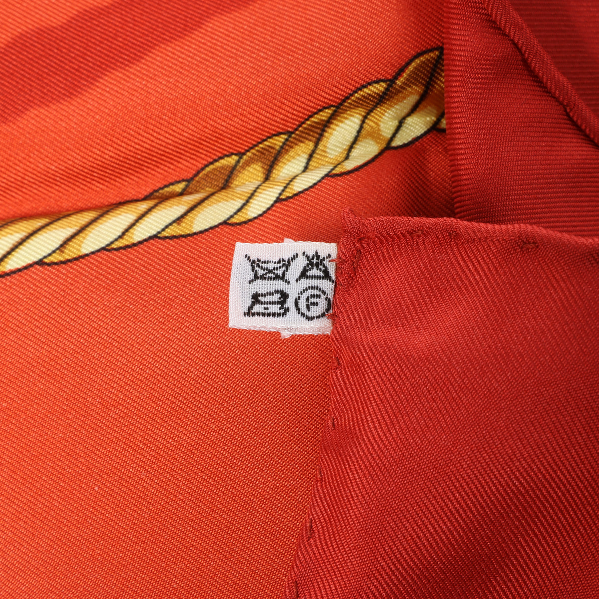 Hermès Carré 90 "LES CAVALIERS D'OR" Silk handkerchief in Red