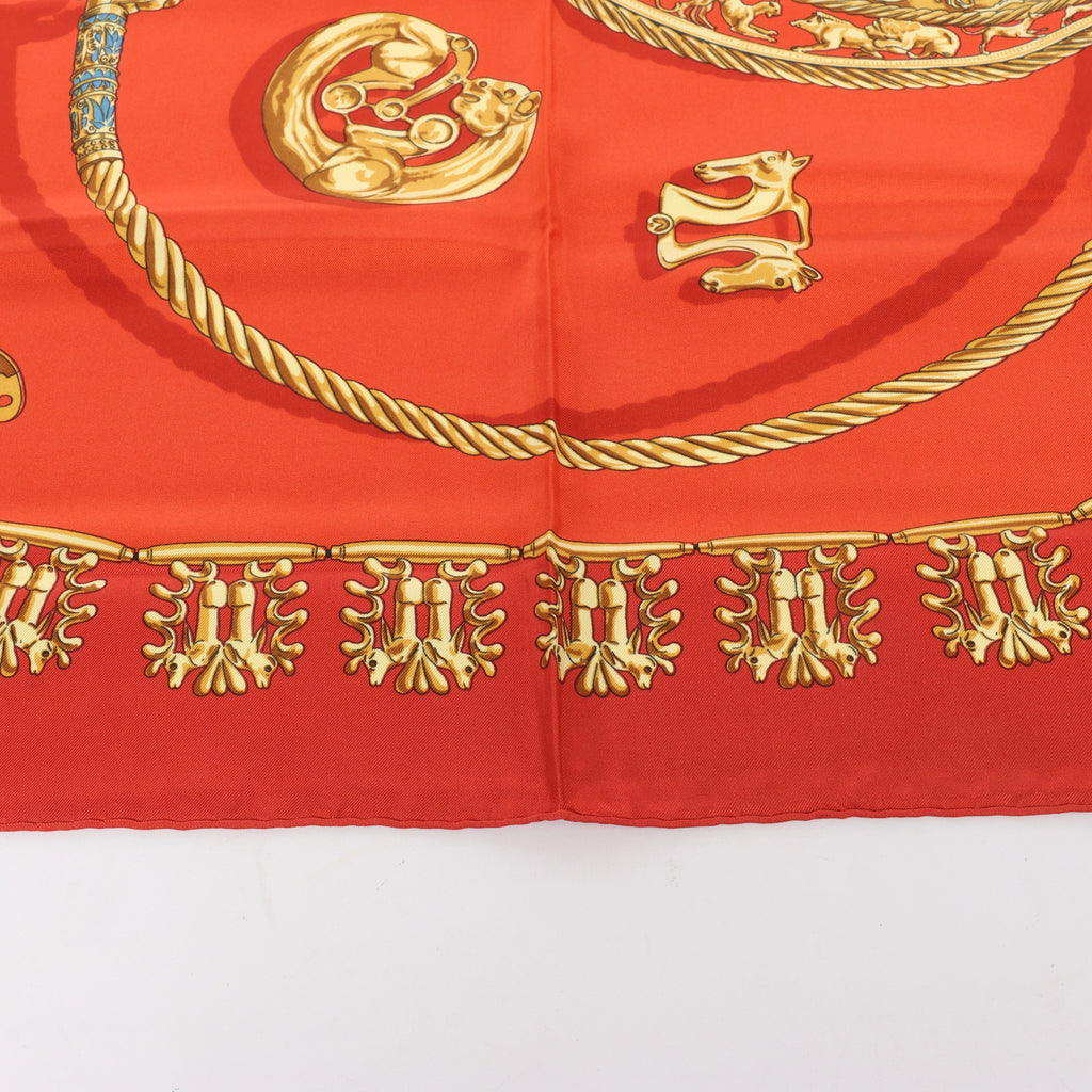 Hermès Carré 90 "LES CAVALIERS D'OR" Silk handkerchief in Red