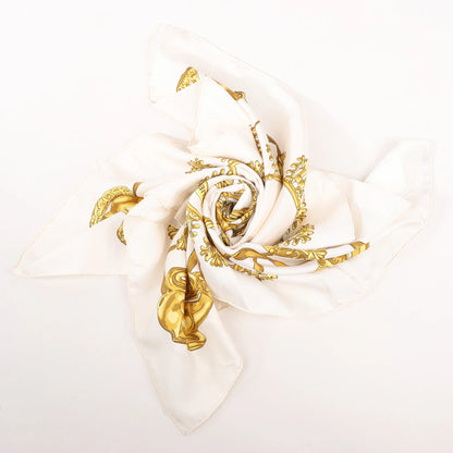 Hermès Carré 90 „LES CAVALIERS D'OR“ Seidentaschentuch in Weiß