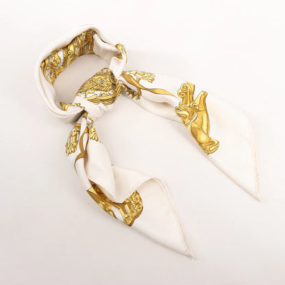 Hermès Carré 90 „LES CAVALIERS D'OR“ Seidentaschentuch in Weiß