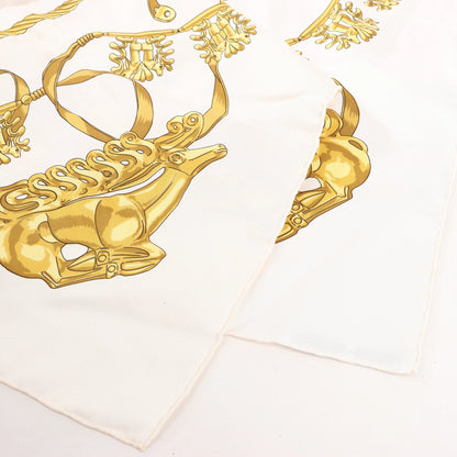 Hermès Carré 90 „LES CAVALIERS D'OR“ Seidentaschentuch in Weiß