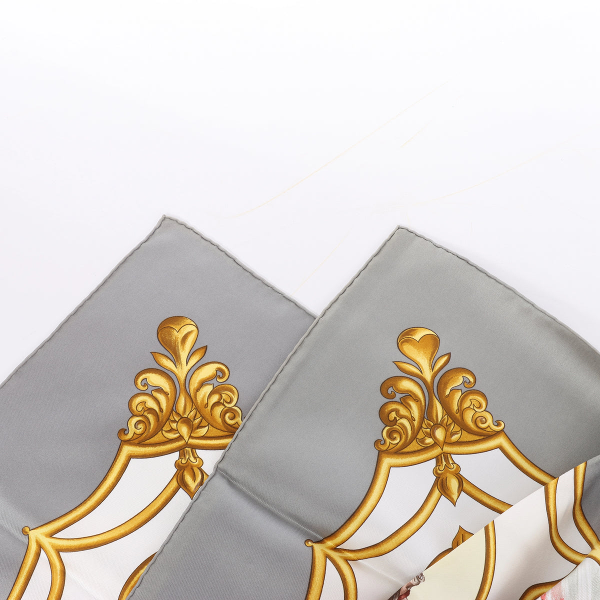 Hermès Carré 90 "LES CHEVAUX DES MOGHOLS" Silk handkerchief in Gray