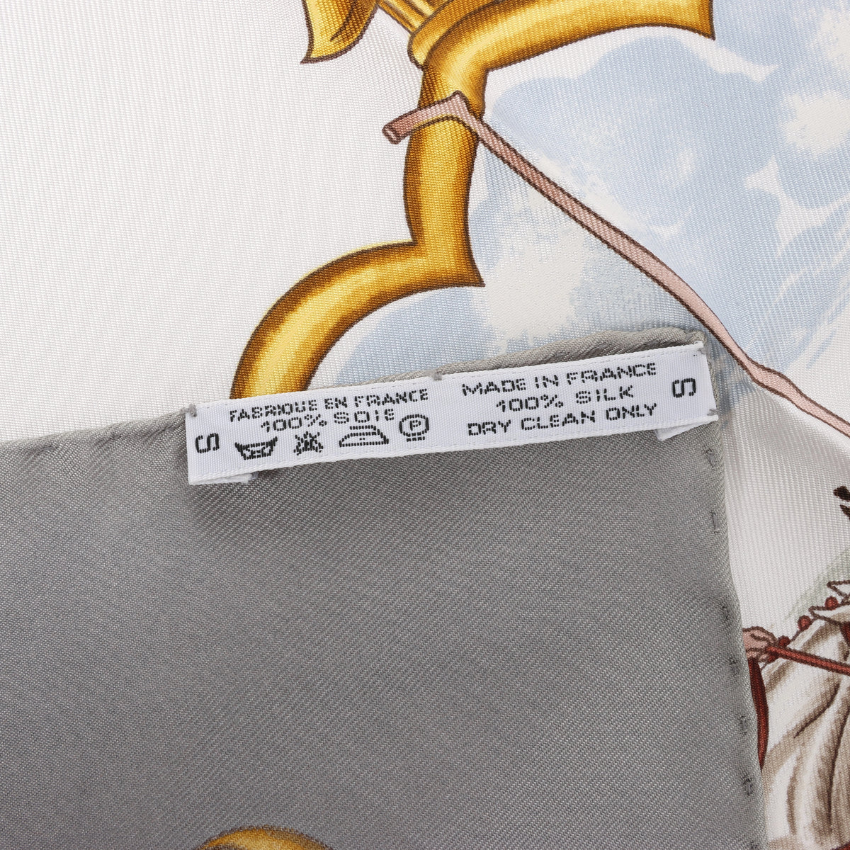 Hermès Carré 90 "LES CHEVAUX DES MOGHOLS" Silk handkerchief in Gray