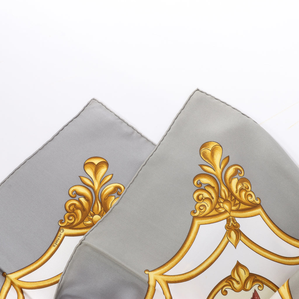 Hermès Carré 90 "LES CHEVAUX DES MOGHOLS" Silk handkerchief in Gray