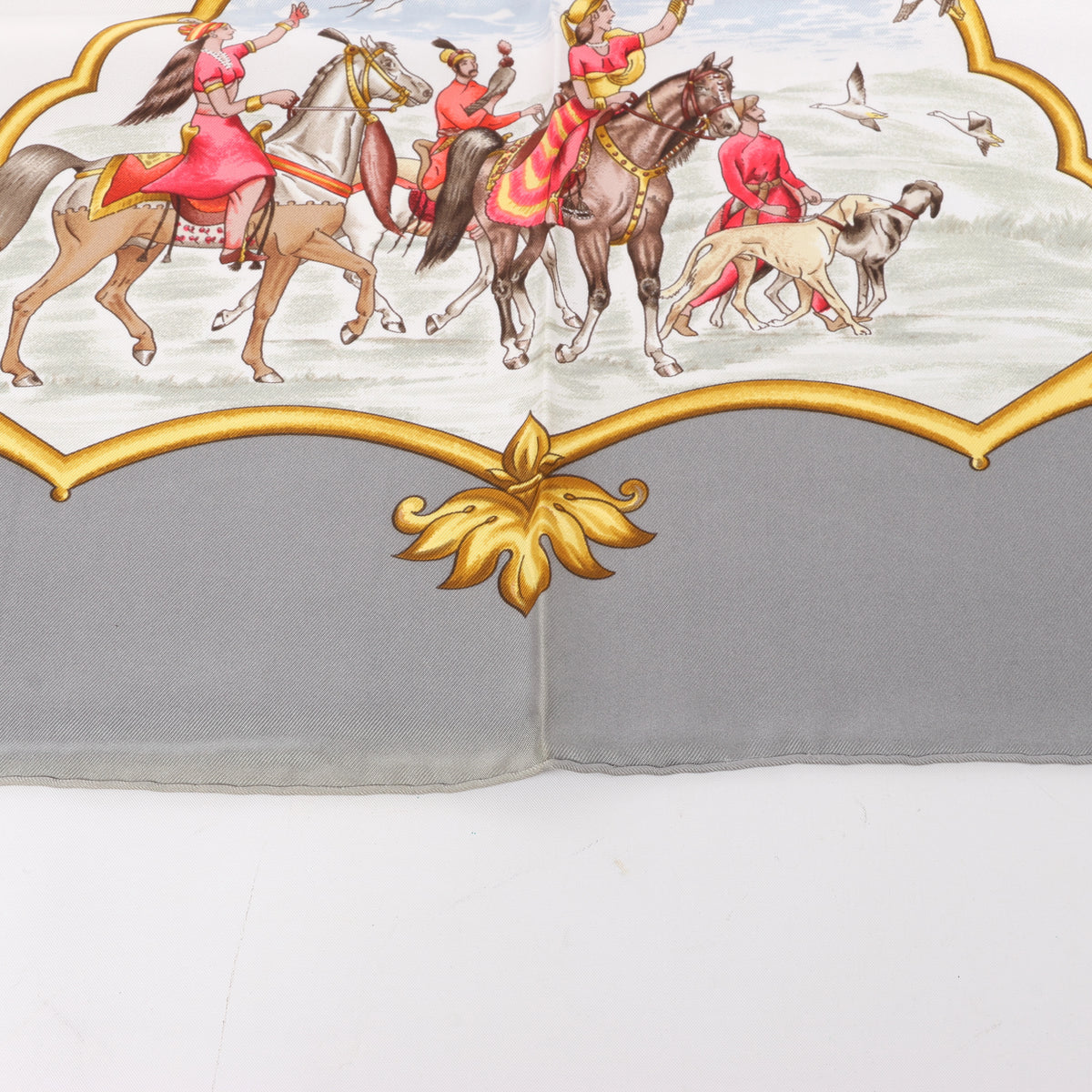 Hermès Carré 90 "LES CHEVAUX DES MOGHOLS" Silk handkerchief in Gray