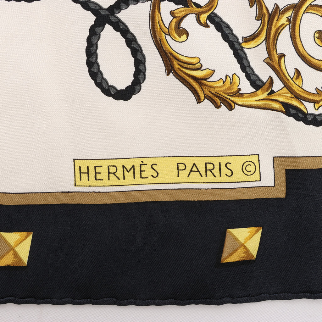 Pañuelo Hermès Carré 90 "LES CLES" 100% seda rosa