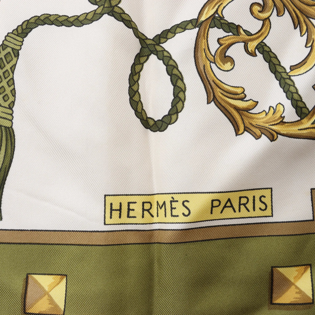 Hermès Carré 90 "LES CLES" Silk handkerchief in Green