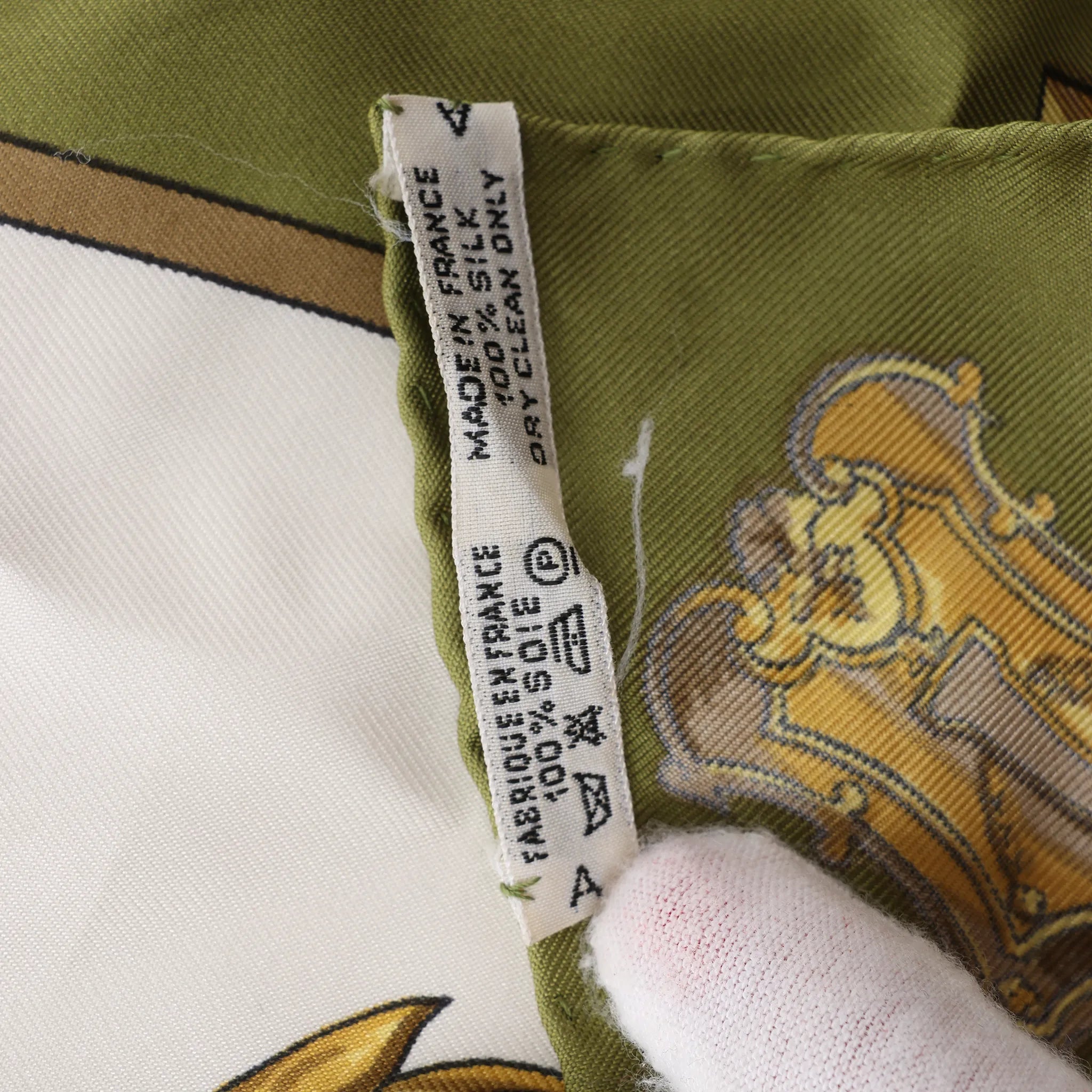 Hermès Carré 90 "LES CLES" Silk handkerchief in Green