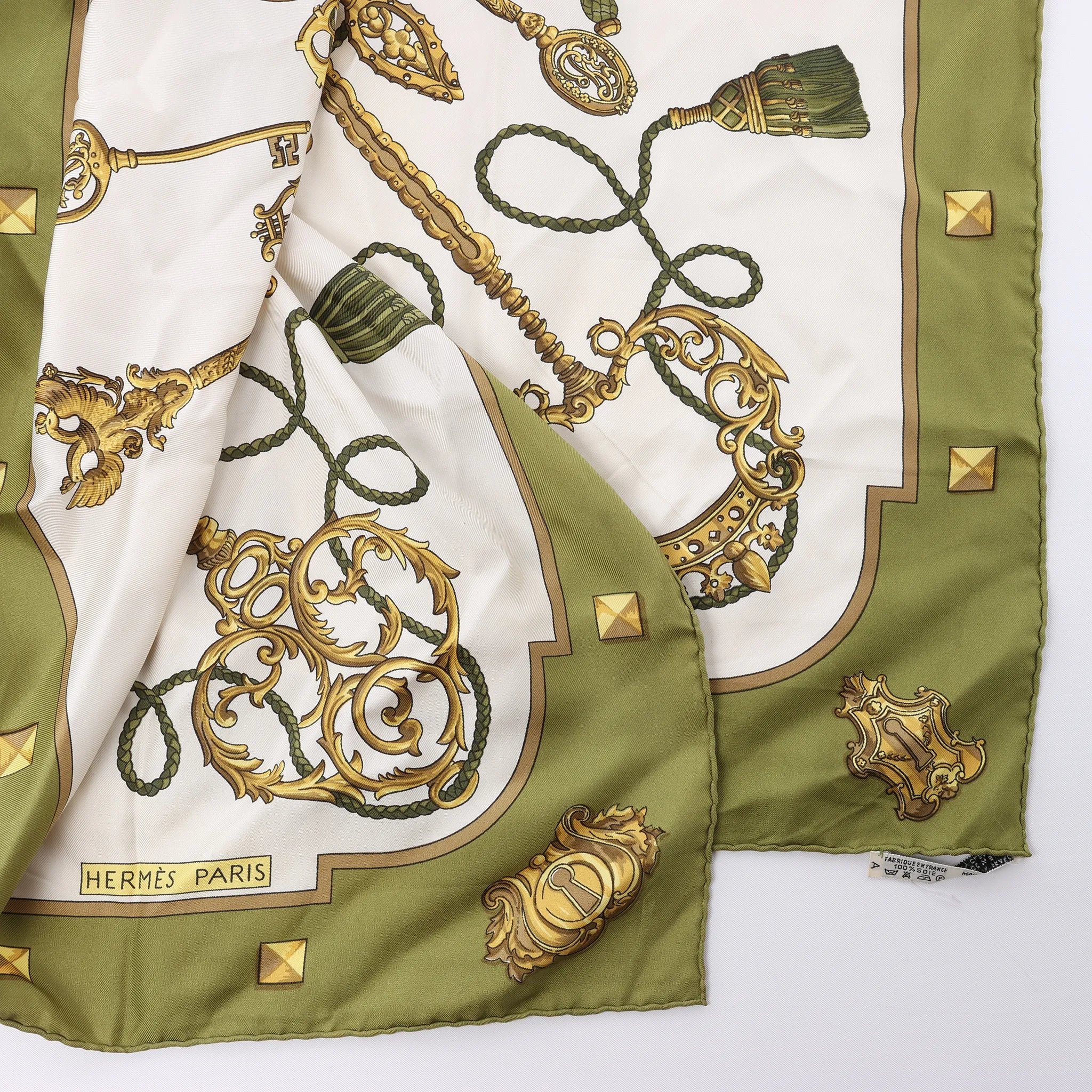 Hermès Carré 90 "LES CLES" Silk handkerchief in Green