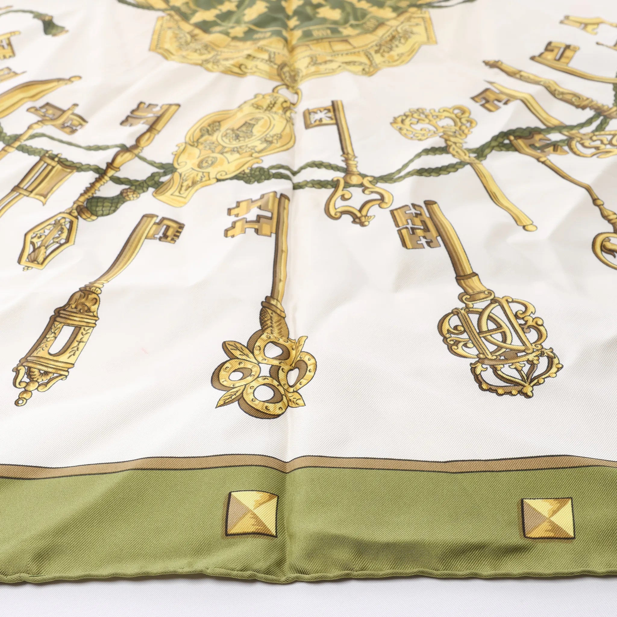 Hermès Carré 90 "LES CLES" Silk handkerchief in Green