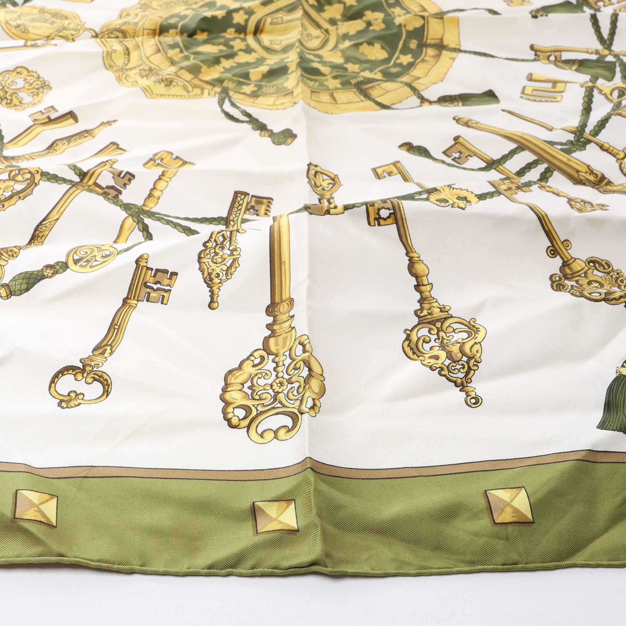 Hermès Carré 90 "LES CLES" Silk handkerchief in Green