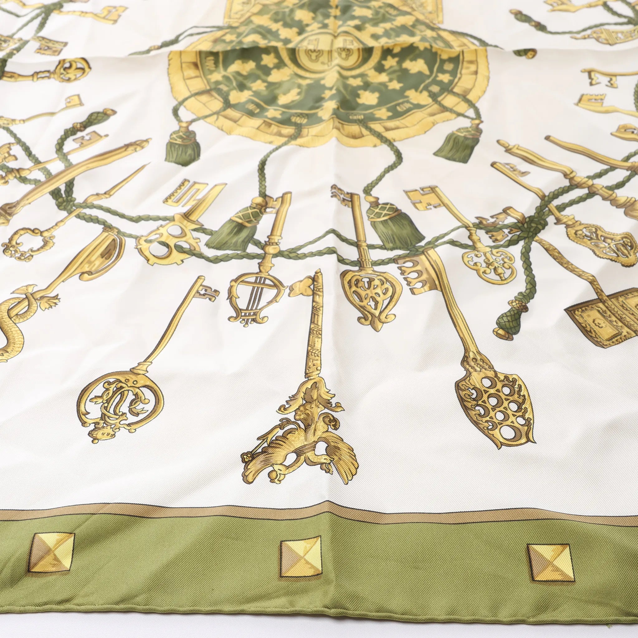 Hermès Carré 90 "LES CLES" Silk handkerchief in Green