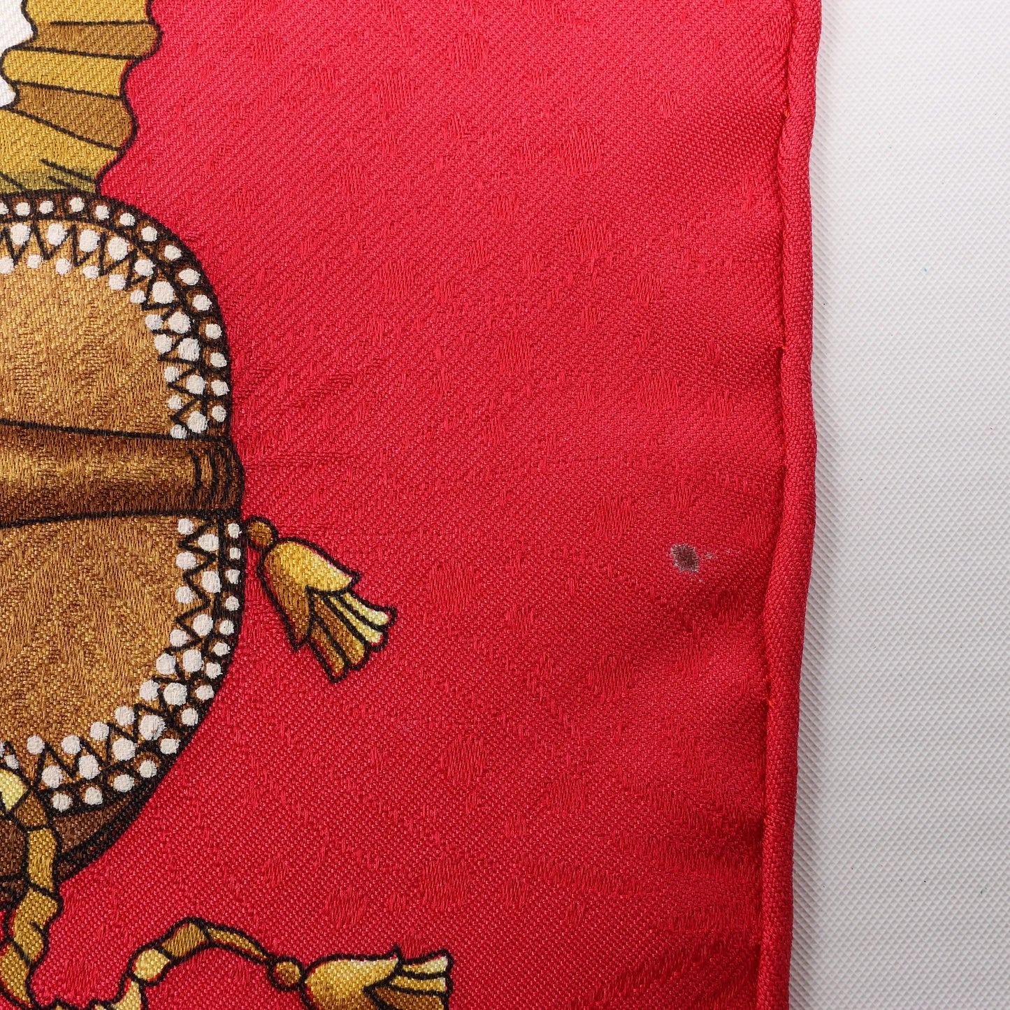 Hermès Carré 90 "LES FETES DU ROI SOLEIL" Silk handkerchief in Red