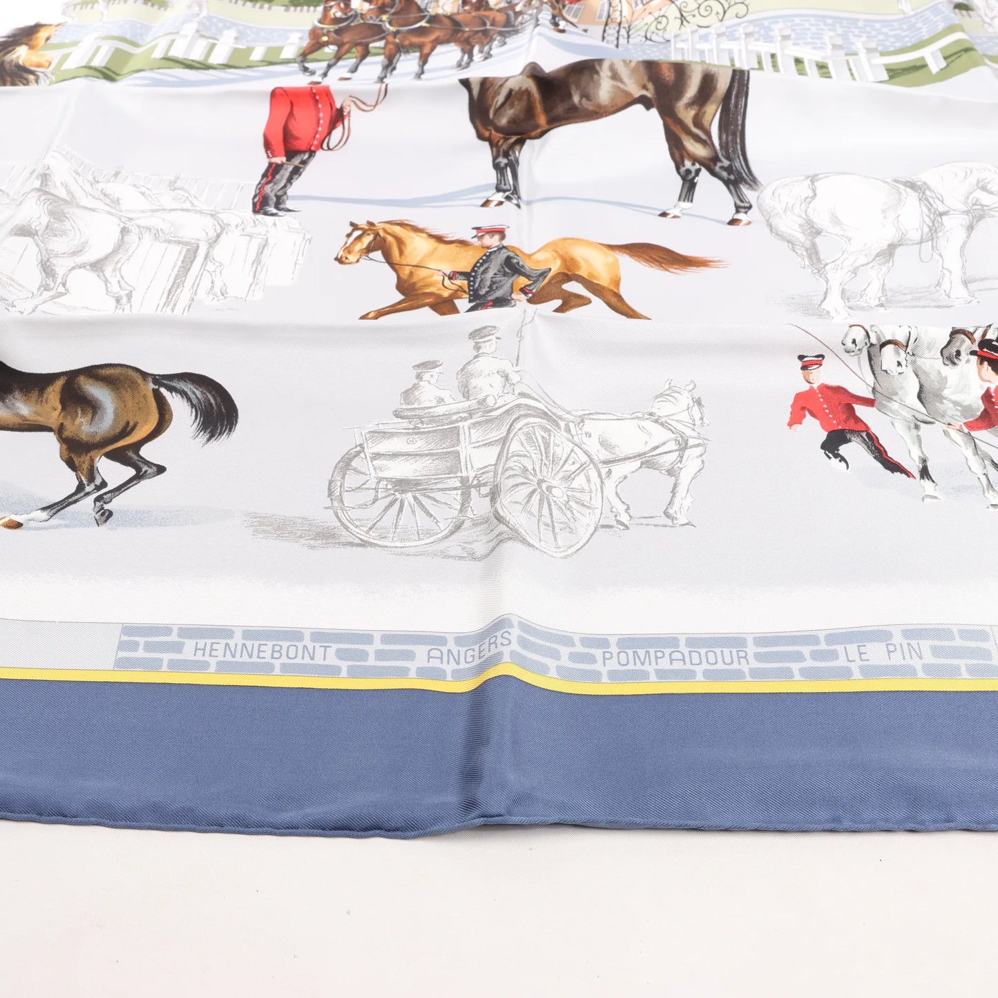Hermès Carré 90 „LES HARAS NATIONAUX“ Seidentaschentuch in Blau
