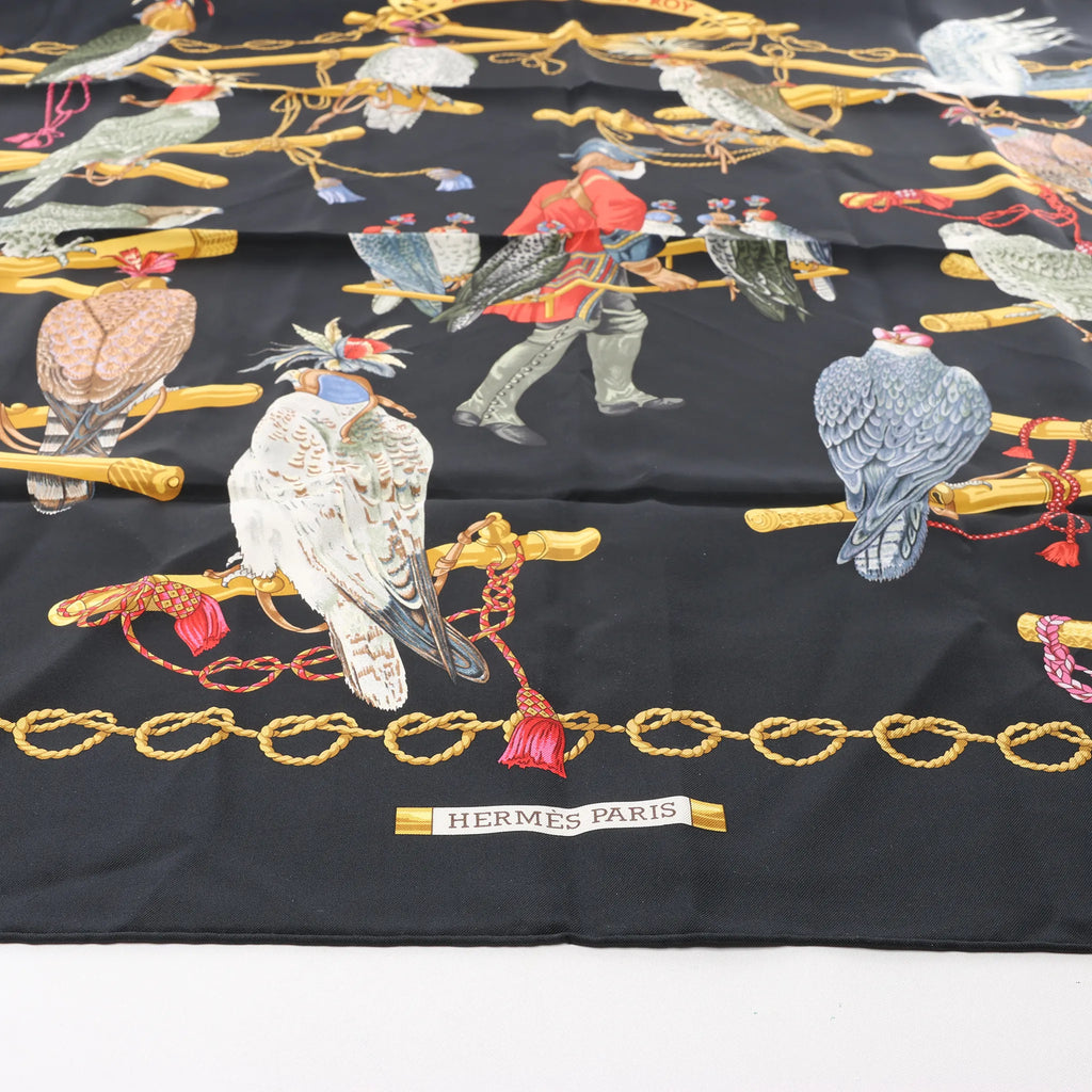 Hermès Carré 90 "LES OISEAUX DU ROY" Silk handkerchief in Black x Gold