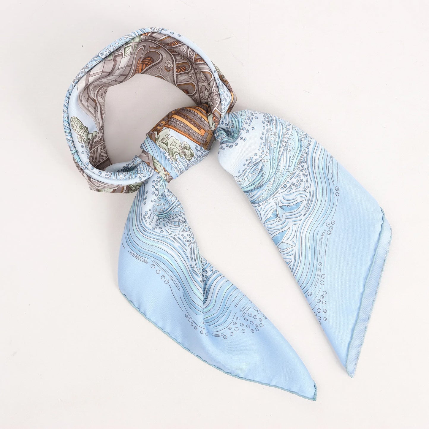 Hermès Carré 90 „LES RIVIERES DE BABEL“ Seidentaschentuch in Blau