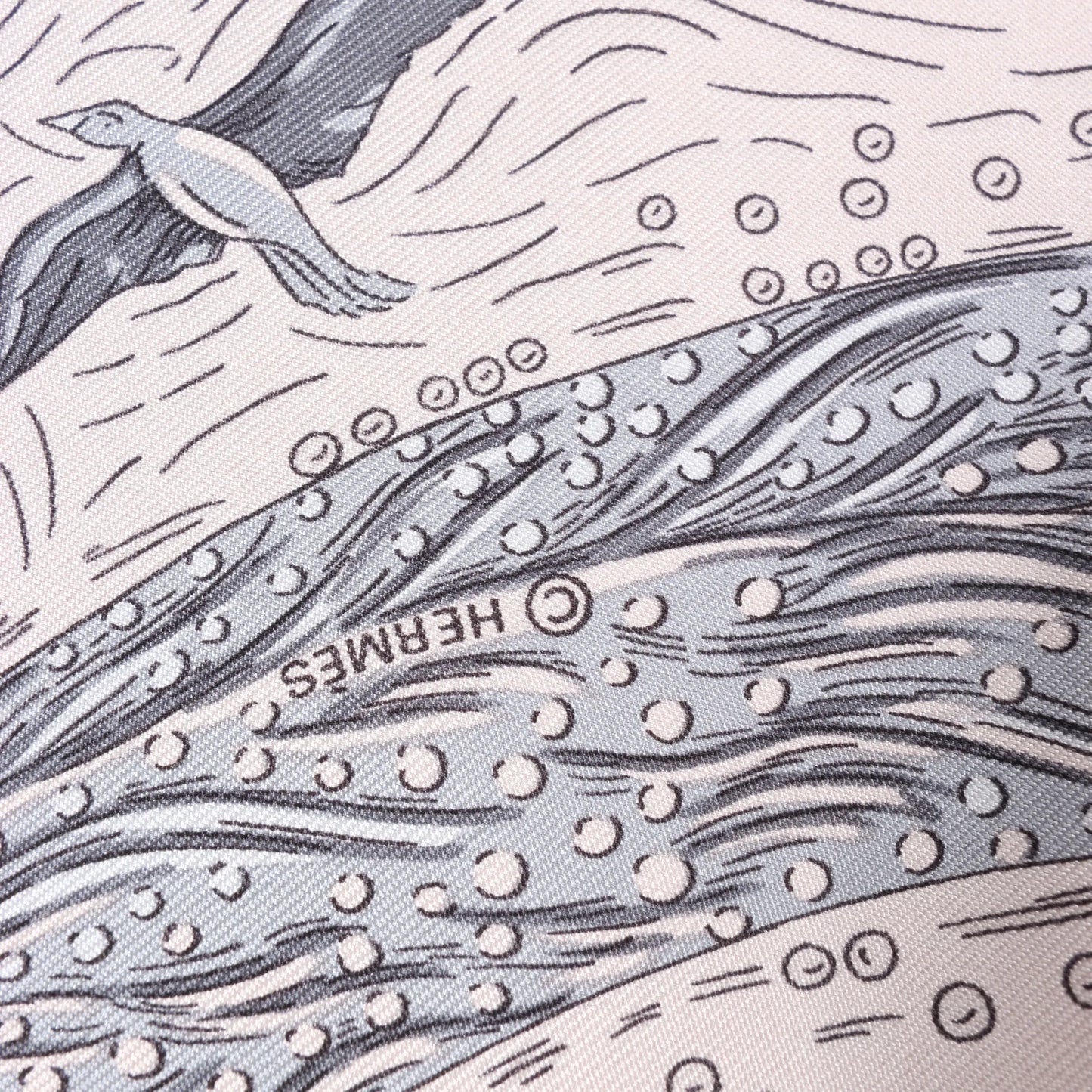 Hermès Carré 90 „LES RIVIERES DE BABEL“ Seidentaschentuch in Orange