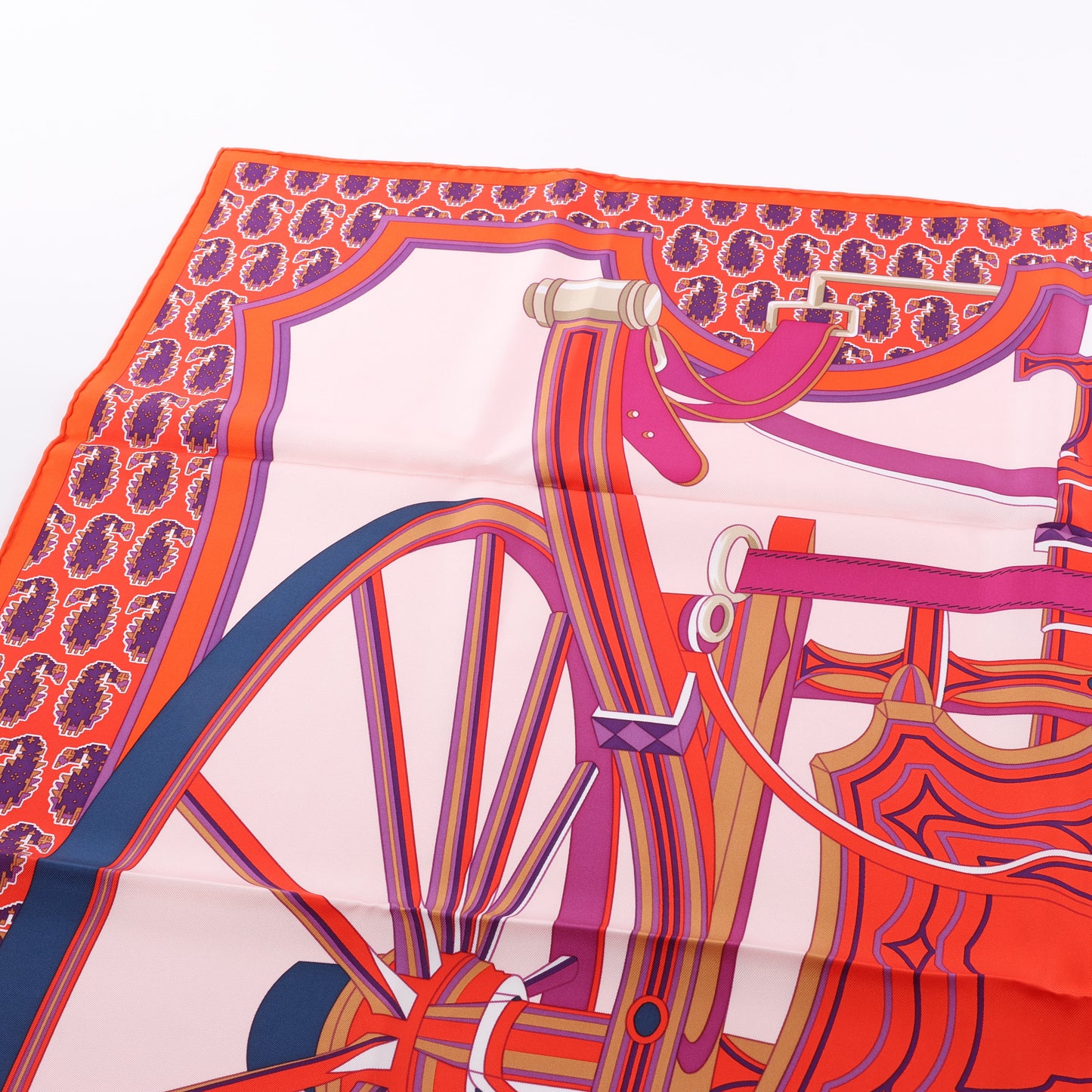 Hermès Carré 90 "LES ROUES DE PHAETON" Foulard 100% Soie en Orange x Rose
