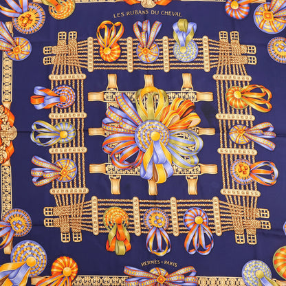 Hermès Carré 90 "LES RUBANS DU CHEVAL" Mouchoir en Soie Bleu Marine