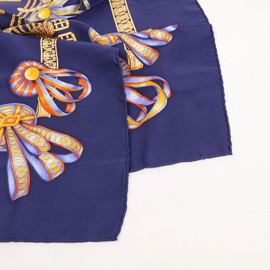 Hermès Carré 90 "LES RUBANS DU CHEVAL" Mouchoir en Soie Bleu Marine