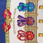 Hermès Carré 90 "LES RUBANS DU CHEVAL" Pañuelo de seda en Azul Marino
