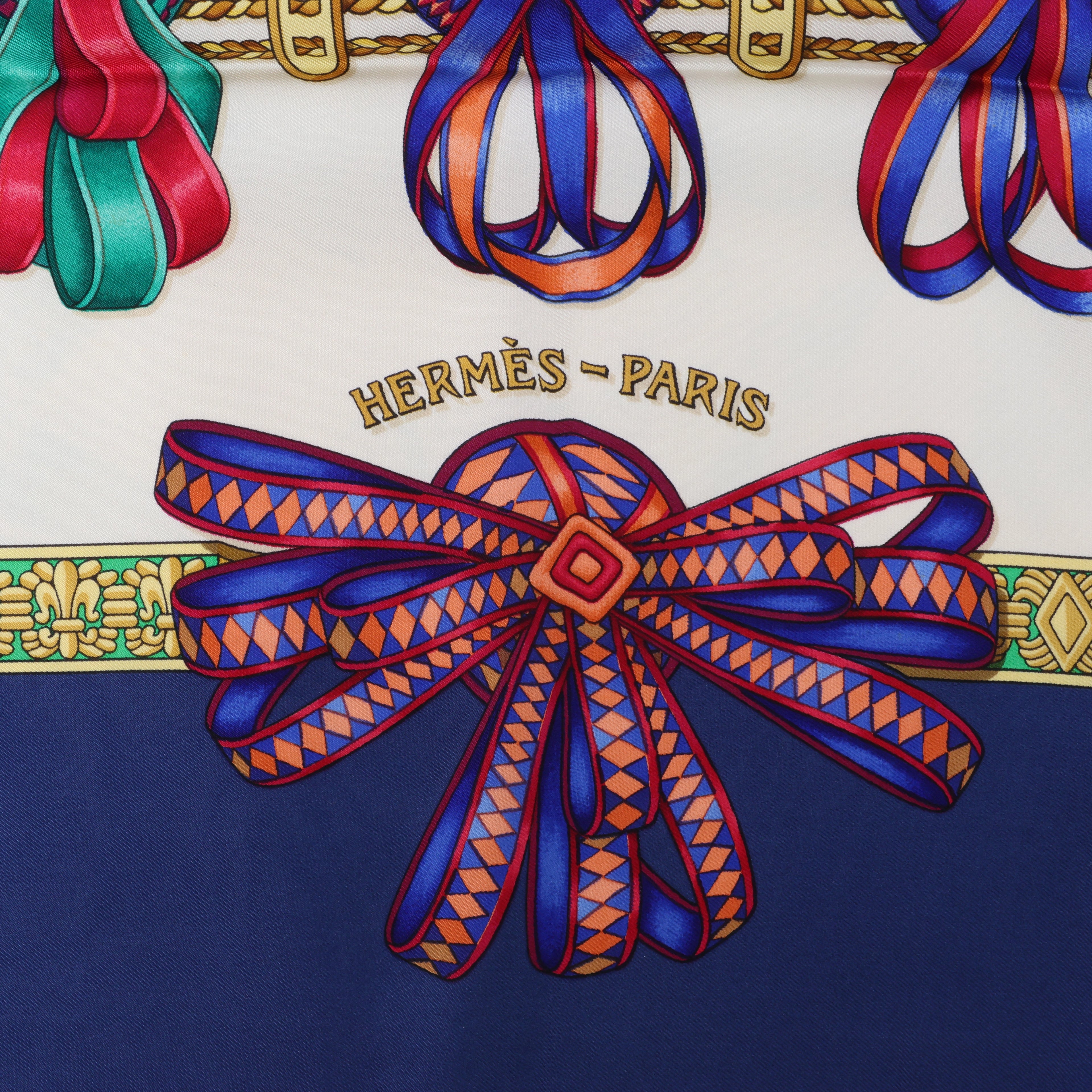Hermès Carré 90 "LES RUBANS DU CHEVAL" Pañuelo de seda en Azul Marino