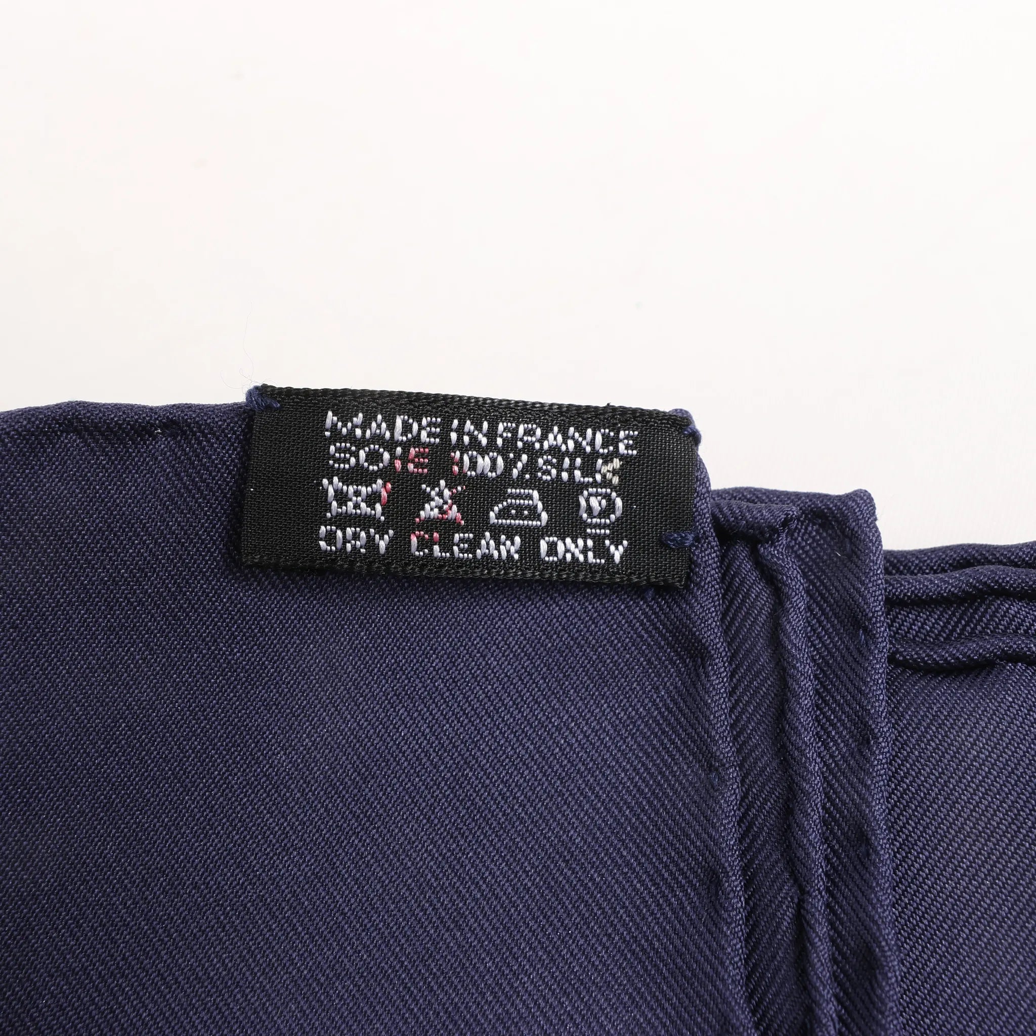 Hermès Carré 90 "LES SECRETS DE MINOS" Silk handkerchief in Navy Blue