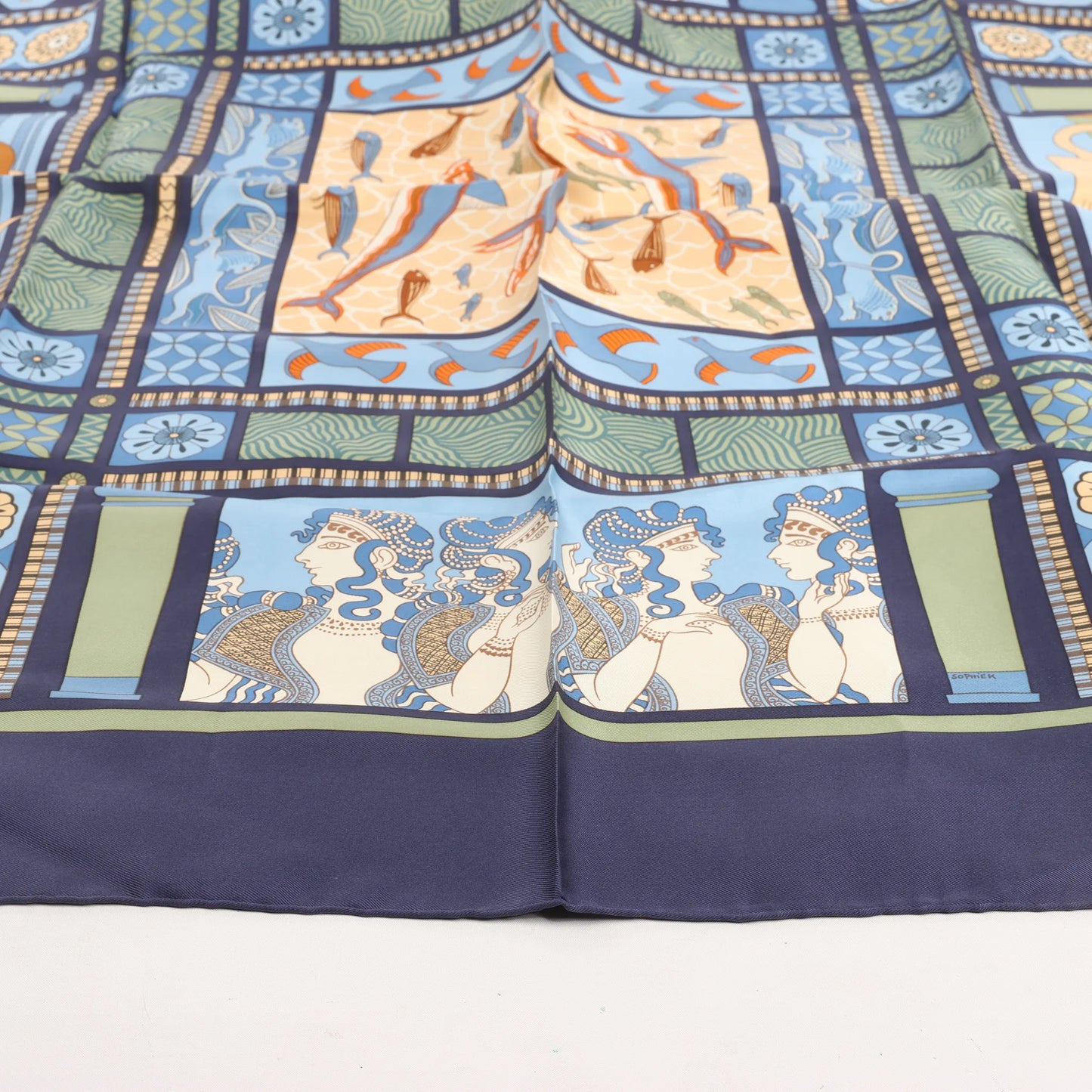 Hermès Carré 90 "LES SECRETS DE MINOS" Mouchoir en Soie Bleu Marine