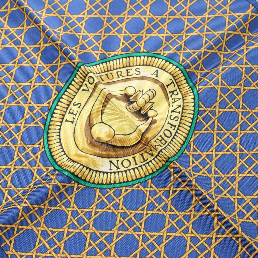 Pañuelo de seda Hermès Carré 90 "LES VOITURES A TRANSFORMATION" en azul