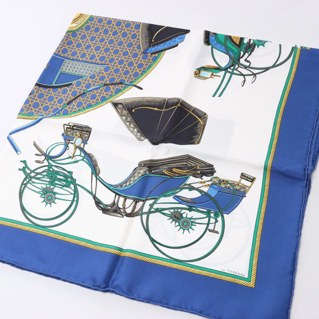 Pañuelo de seda Hermès Carré 90 "LES VOITURES A TRANSFORMATION" en azul