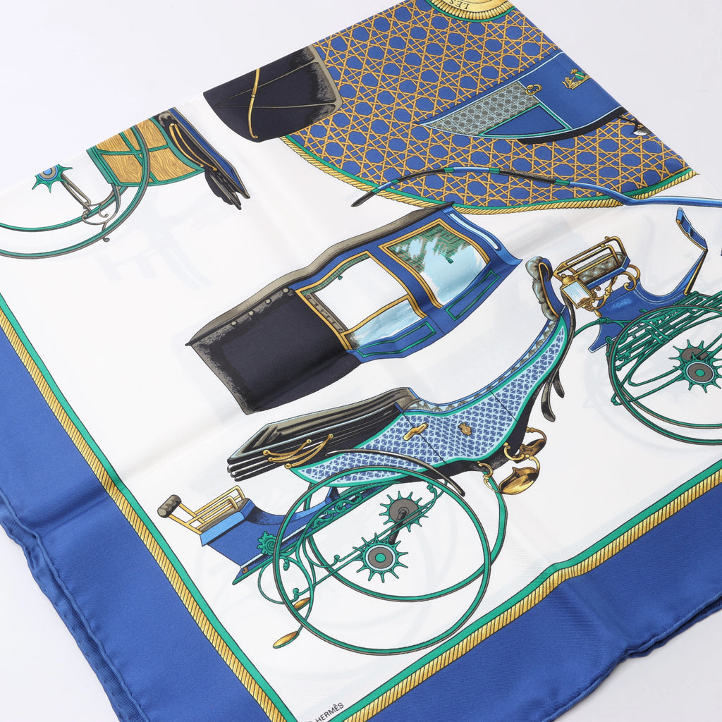 Pañuelo de seda Hermès Carré 90 "LES VOITURES A TRANSFORMATION" en azul