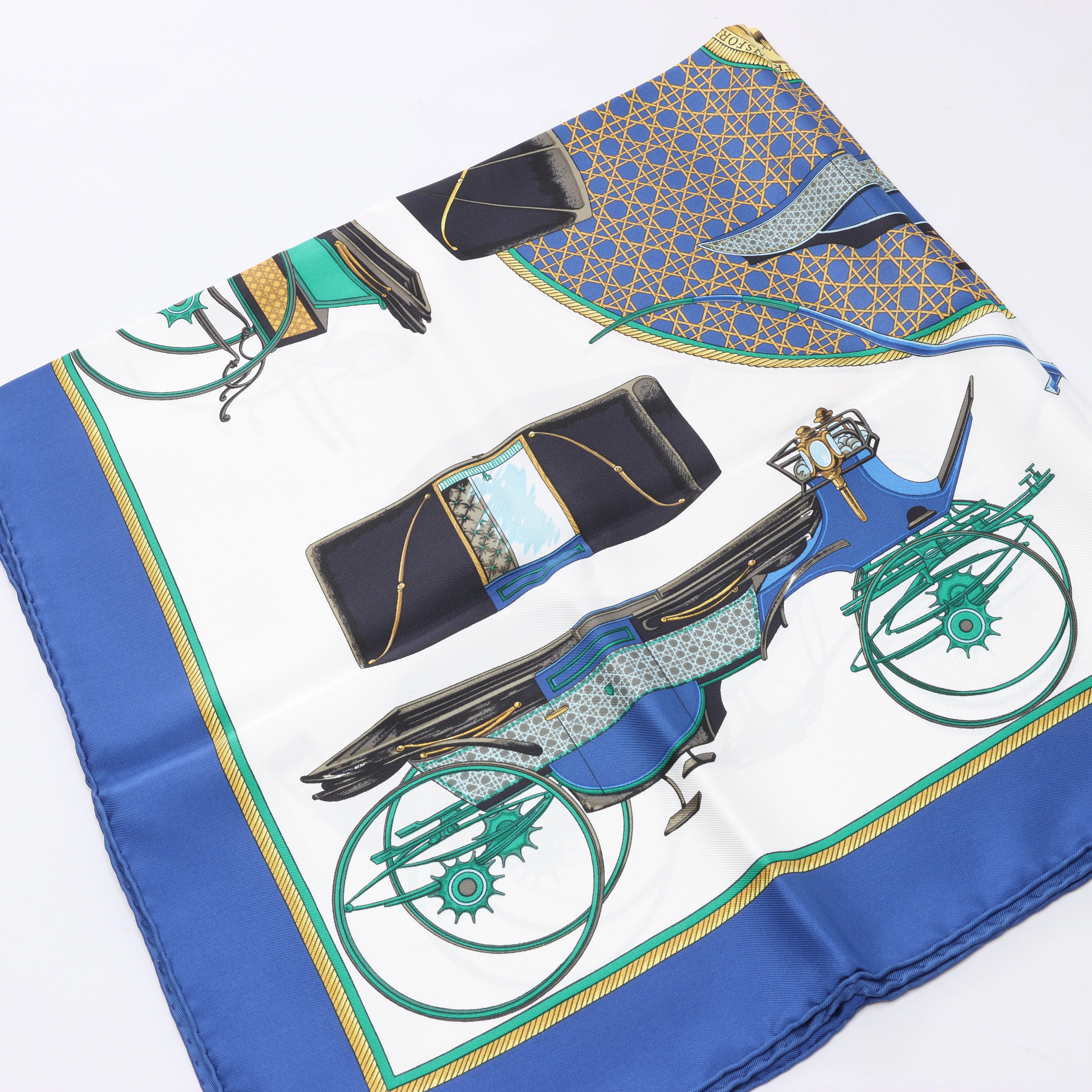 Pañuelo de seda Hermès Carré 90 "LES VOITURES A TRANSFORMATION" en azul
