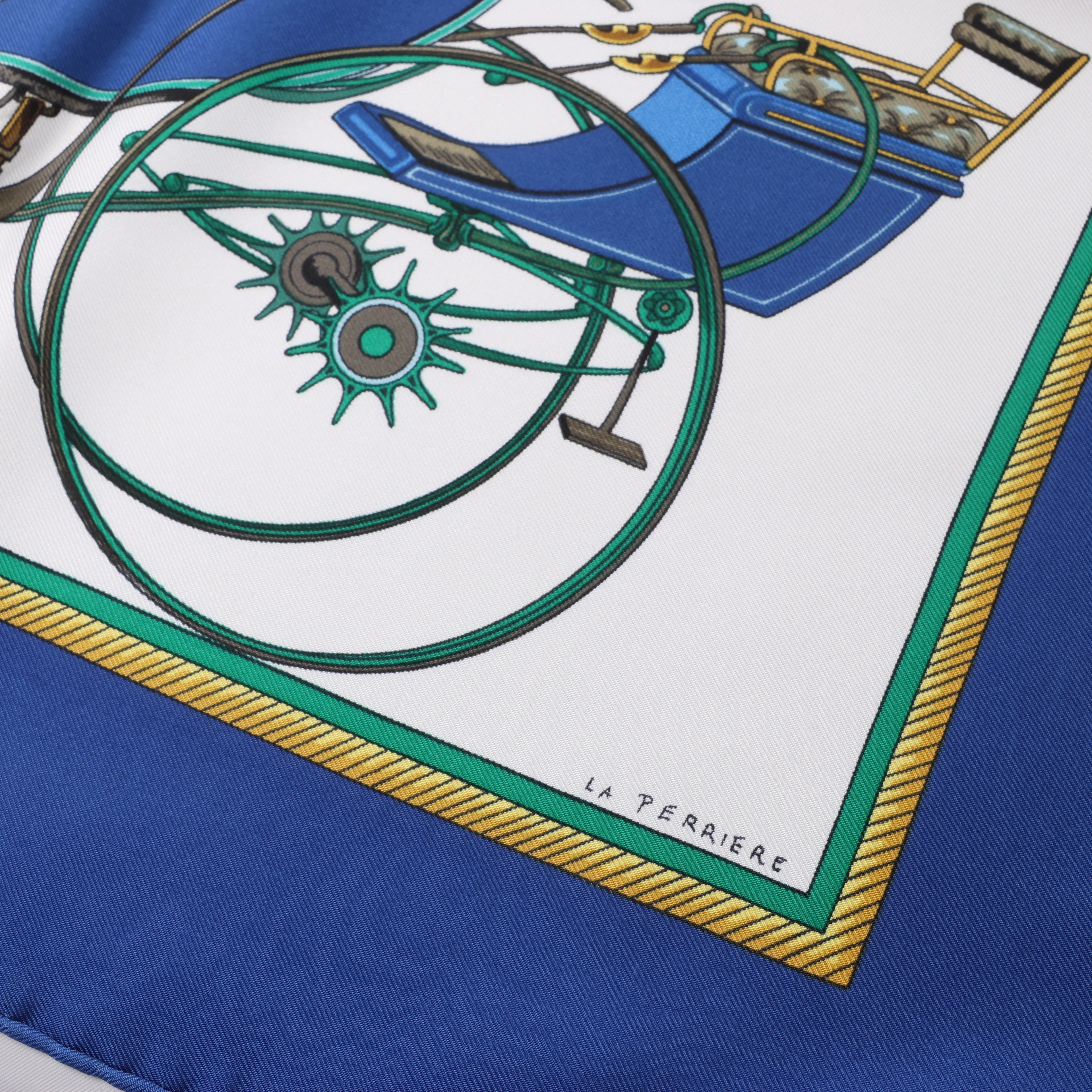 Pañuelo de seda Hermès Carré 90 "LES VOITURES A TRANSFORMATION" en azul